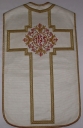 Ornement blanc 2 : chasuble, bourse de corporal, étole, voile de calice