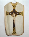 Ornement blanc 1 : chasuble, étole, manipule, bourse de corporal, voile de calice
