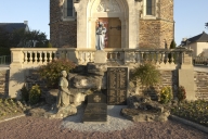 Monument commémoratif grotte de Lourdes et monument aux morts, rue de la Porterie (Chartres-de-Bretagne)