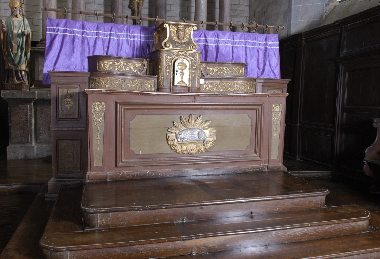 Autel, tabernacle, gradins d'autel, degrés d'autel et exposition