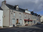 Les logis groupés en alignement sur la commune de Sixt-sur-Aff