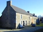 Alignement de deux fermes, la Croix (Saint-Léger-des-Prés)