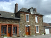 Maison à boutique et ancien atelier de mécanique, 3 rue du Schiste Violet (Saint-Thurial)