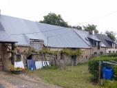 Alignement de maisons, la Contais (Lieuron)