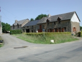 Alignement de maisons, 1,3,5 impasse de la Boulangerie (Andouillé-Neuville)