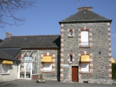 Mairie, écoles et presbytère sur la commune de Chancé (fusionnée en Piré-Chancé en 2019)