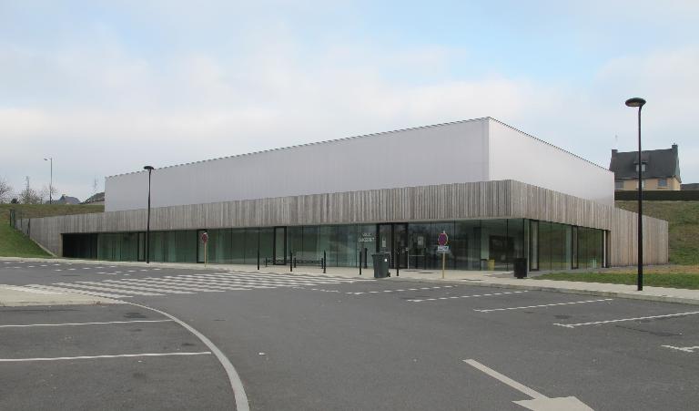 Salle Ouessant, rue Bernard Picoult (Crévin)