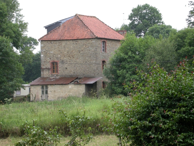 Moulin à papier, puis à farine du Pont Querra, actuellement maison (La Prénessaye)