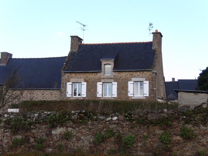 Maison, 16 rue Gabrielle Glé ; rue du Menhir, la Mettrie (Lancieux)