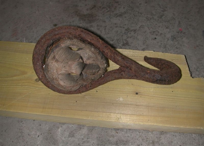 Elément de gréement courant d'un voilier de travail : croc de bastaque