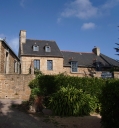 Maisons, alignement de deux logis, bourg (île de Bréhat)