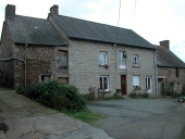 Maisons et ferme, Bois-Hinault (Saint-Guinoux)