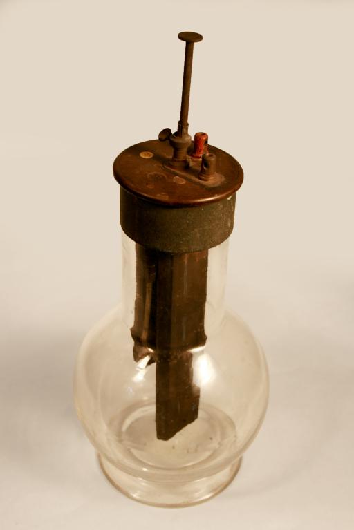 Présentation de la collection d'instruments scientifiques du lycée Émile Zola, Avenue Jean Janvier (Rennes)