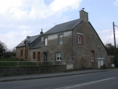 Maisons, alignement de plusieurs logis, la Barre (Longaulnay)