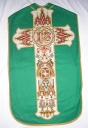 Ornement vert : chasuble, manipule, étole, bourse de corporal et voile de calice