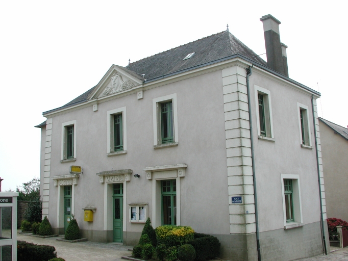 Mairie et poste, 28 rue Jean de Gennes (Gennes-sur-Seiche)