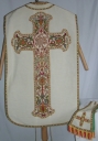 Ornement blanc 2 : chasuble, manipule