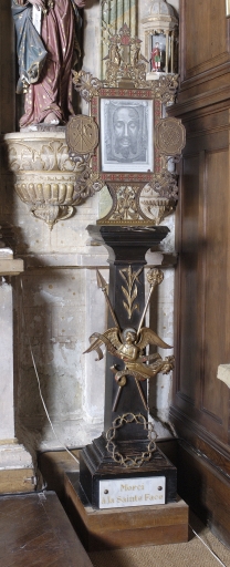 Panneau de dévotion 2 : Instruments de la Passion, Voile de Véronique