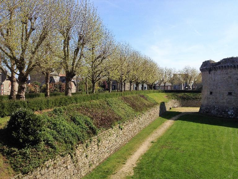 Promenade des Grands Fossés, rue Leconte de Lisle (Dinan)