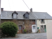 Alignement de deux maisons, Cour Ferreau (Saint-Jouan-des-Guérets)