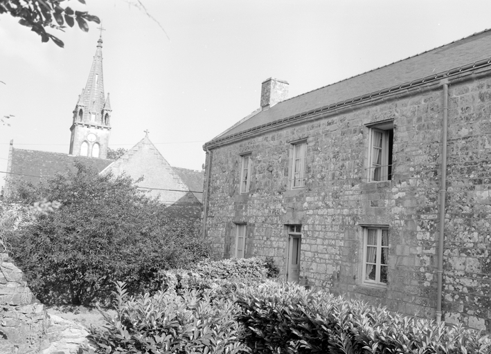 Presbytère, 4 place de l'église (Brandivy)