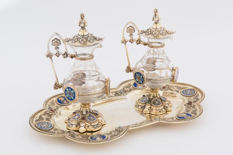 Burettes et plateau à burettes (orfèvre : Demarquet Frères)