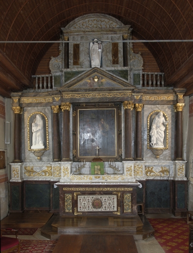 Ensemble du maître-autel : autel, tabernacle, gradin d'autel, retable