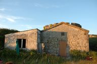 Abri léger bétonné, adossé à la poudrière, Ile Cézon (Landéda)
