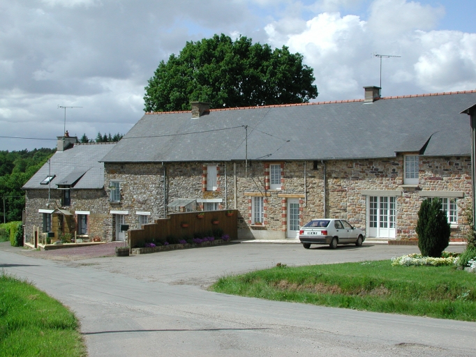 Alignement de maisons, Trédéal (Paimpont)