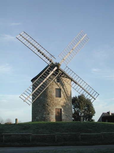 Le moulin à vent de la Buglais, rue de la Mairie (Lancieux)