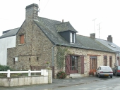 Alignement de maisons, route de La Guerche-de-Bretagne (Chelun)
