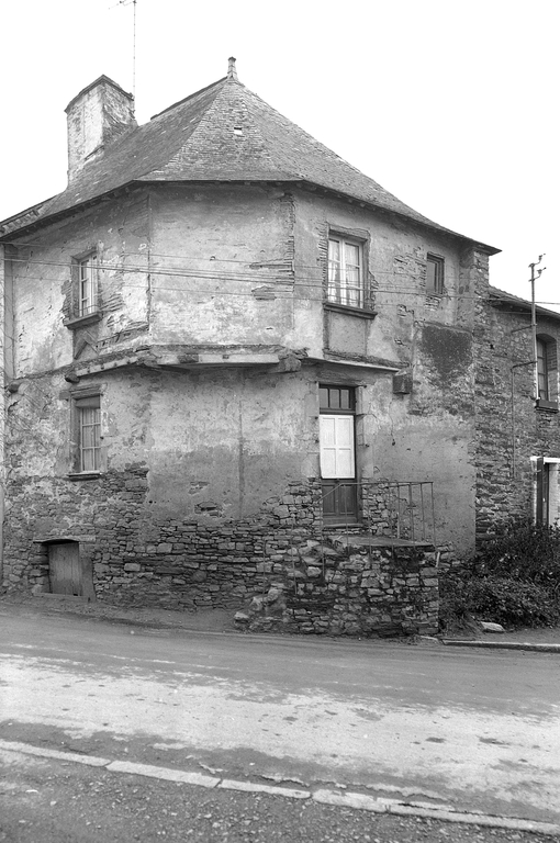 Maison, 11 rue de la Mairie (Poligné)