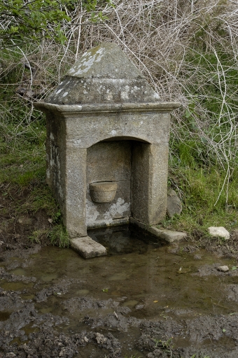 Fontaine de dévotion Saint-Julien