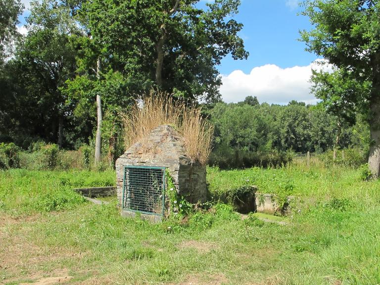 Fontaine et lavoir d'Y (Les Fougerêts)
