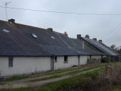 Alignement de logis, Couédel (Saint-Just)