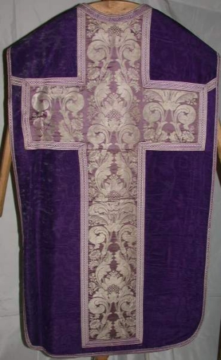 Ornement violet 4 : chasuble, étole, voile de calice