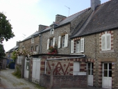 Alignement de maisons, 28 à 34 rue du Général de Gaulle (Le Minihic-sur-Rance)