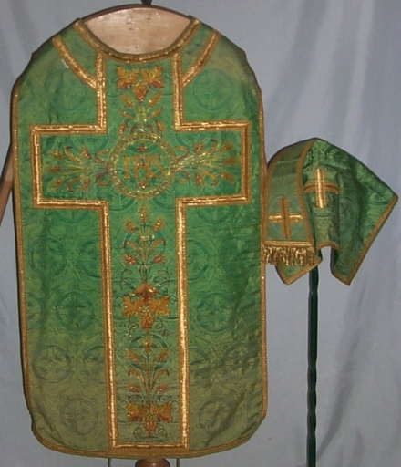 Ornement vert 4 : chasuble, étole, voile du calice