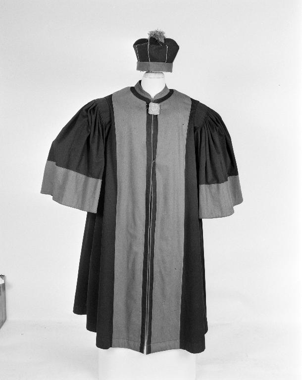 Costume de bedeau, basilique Notre-Dame-du-Roncier (Josselin)