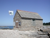 Quai ; ancien abri de sauvetage ; corps de garde, Beg Vilin ; la Pointe du Gouret (Plougrescant)