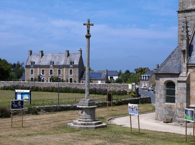 Croix monumentale de l'ancien cimetière (Tonquédec)