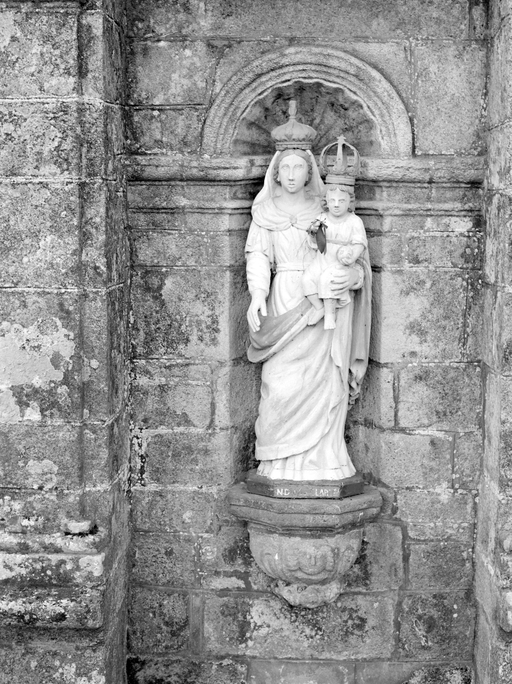 Statue (d'applique, petite nature) : Vierge à l'Enfant, dite Notre-Dame de la Clarté, chapelle Notre-Dame-de-Carmes (Neulliac)