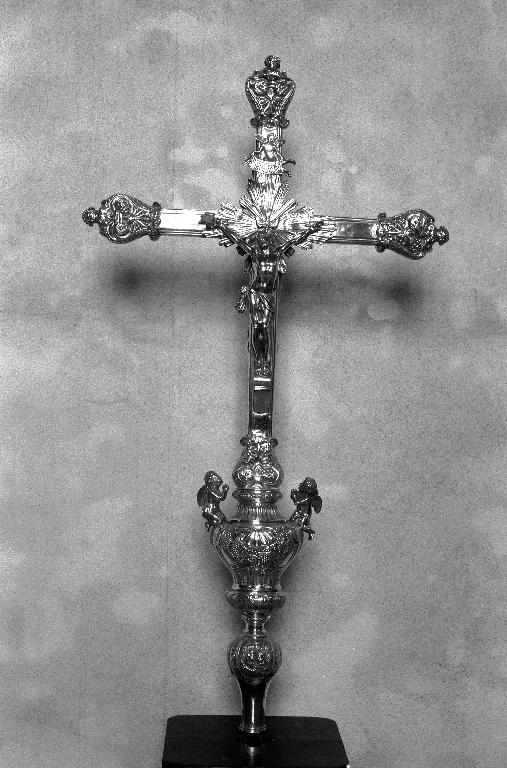 Croix de procession, église paroissiale Saint-Pierre (Plounévez-Lochrist)