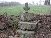 Croix de chemin, près de la Quévinnaie (Bonnemain)