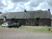 Alignement de maisons, la Folle Pensée (Paimpont)