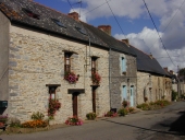 Alignement de logis, Beaucel (Saint-Ganton)