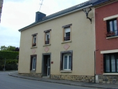 Maison à boutique, 9 rue Centrale (Montreuil-le-Gast)