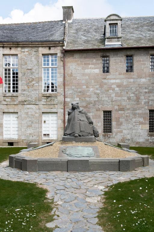 Monument aux morts de la guerre 1914-1918 dit "La Trécorroise", Place du Général Leclerc (Tréguier)