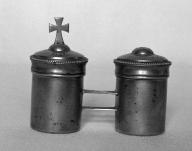 Ampoule à huile des catéchumènes (boîte à huile sainte), ampoule à saint Chrême (boîte à saint chrême), église paroissiale Saint-Martin (Balazé)