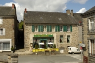 Maison à boutique, 24 place de la Mairie (Hédé)